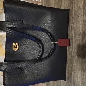 🆕Elegant Black Leather Coach Tote Bag